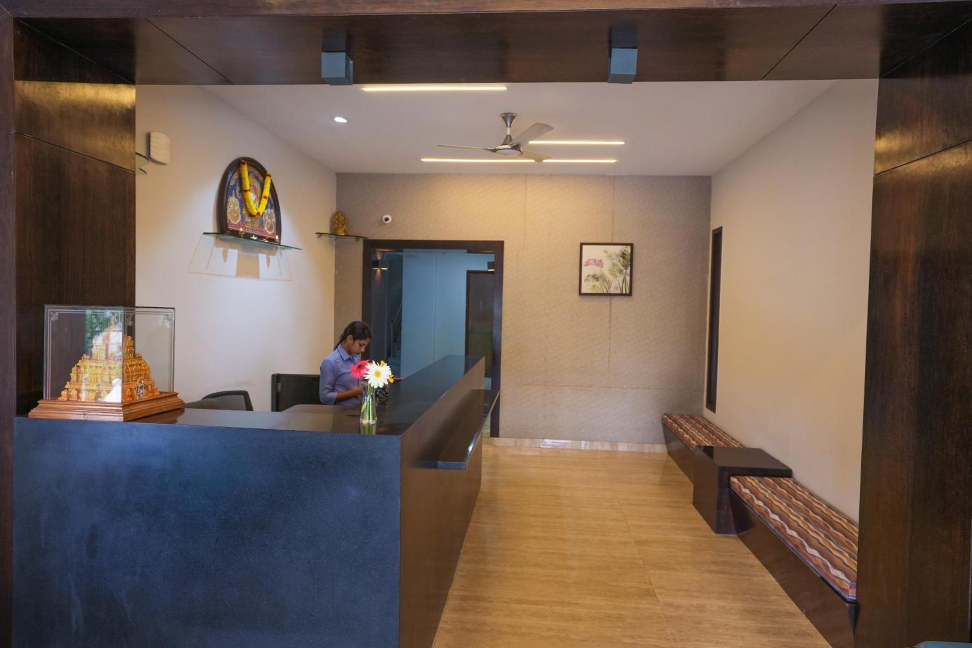 Отель Vaishnavi Residency Бангалор Экстерьер фото
